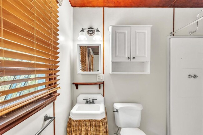 Building Photo - 1 bedroom off of Ferguson