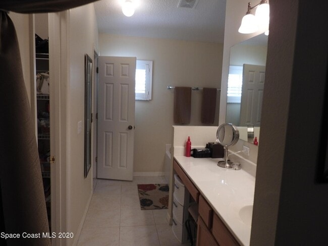 Building Photo - 1664 La Maderia Dr