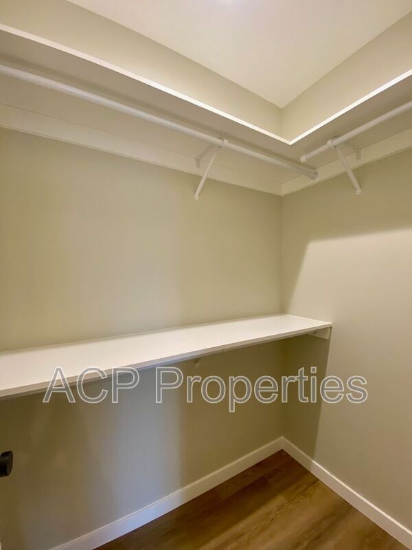 Building Photo - 110 Baker St