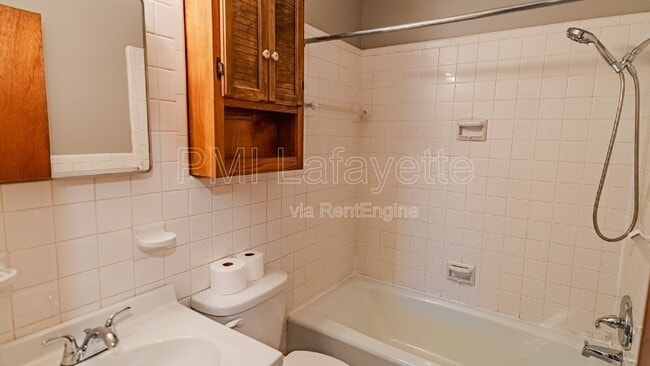 Building Photo - 2454 Poplar Ln