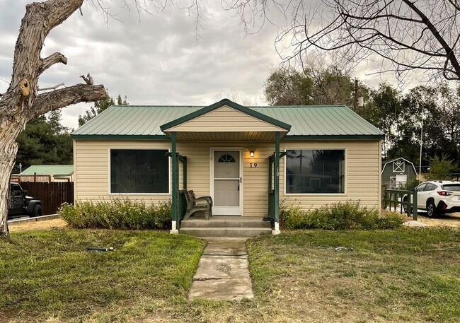 Primary Photo - 19 E 14th Ave