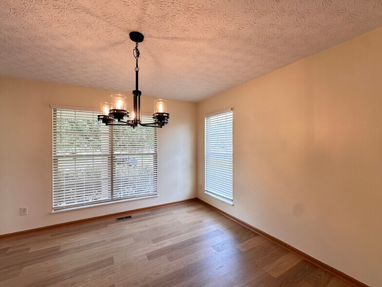 Building Photo - 1553 Grove Hill Dr
