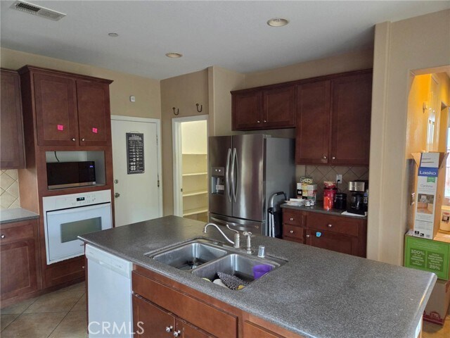 Building Photo - 5530 Papagallo Dr