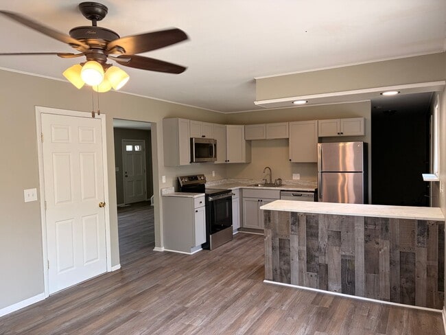 South Side- 4Bed/2 Bath Home - South Side-  4Bed/2 Bath Home