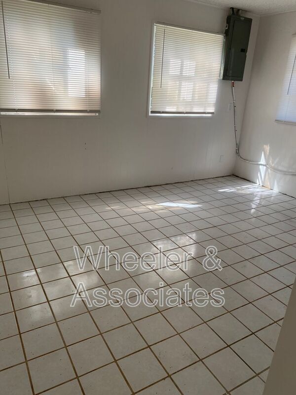 Building Photo - 1129 Harrop St