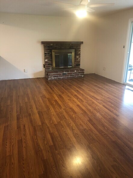 Building Photo - 228 Teakwood Dr