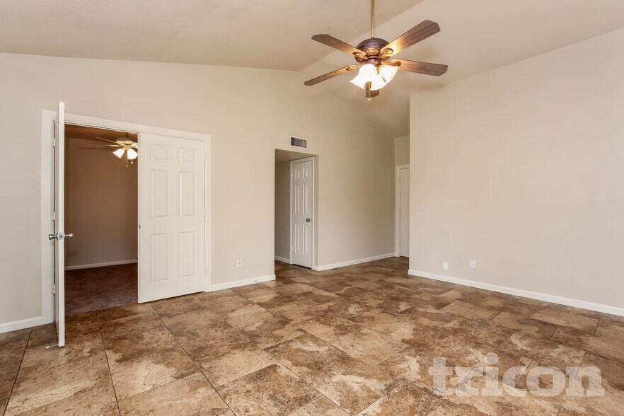 Building Photo - 6926 W Cameron Dr