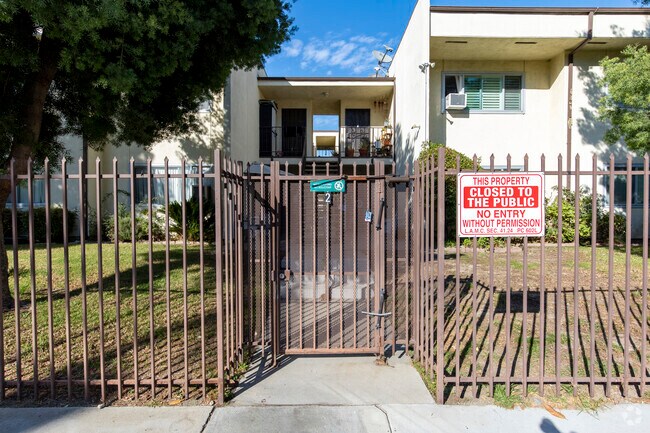 11813 Runnymede St - Heatherdale