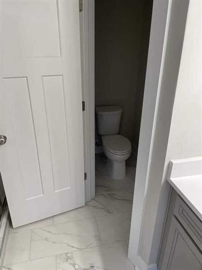 Building Photo - Spacious - Close to Downtown Greenville 3/2.5 Available April 1st