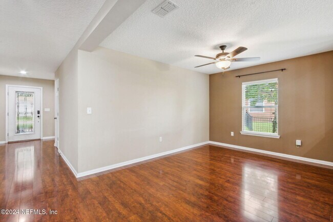 Building Photo - 4619 Pine Lake Dr