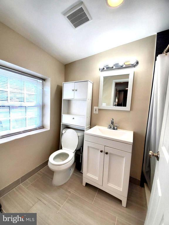 Building Photo - 600 S Washington St