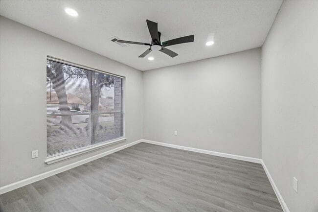 Building Photo - 4934 Deerwood Cir