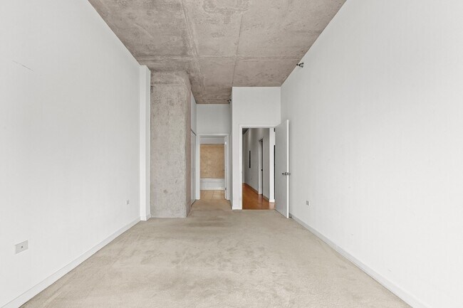 Building Photo - 235 W Van Buren St