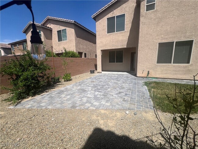 Building Photo - 909 Earth Luster Rd