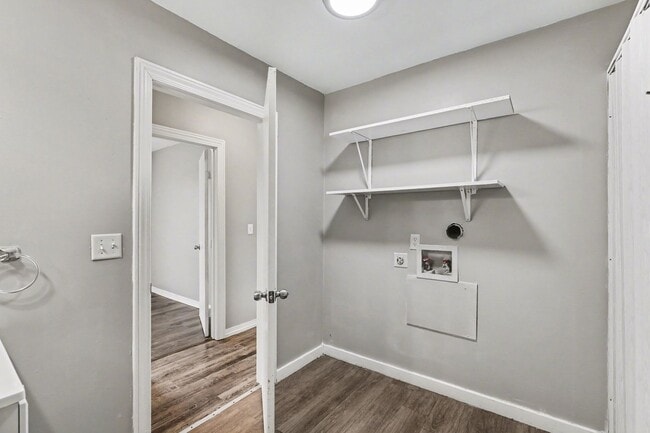 Building Photo - Charming 3 bedroom 1 bath in South Kansas City!!