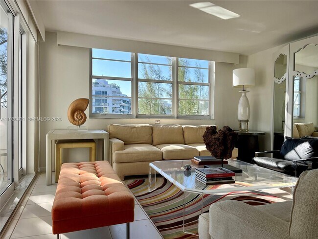 Building Photo - 9341 E Bay Harbor Dr