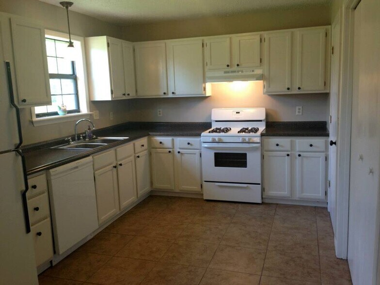 Primary Photo - 105 Bean St