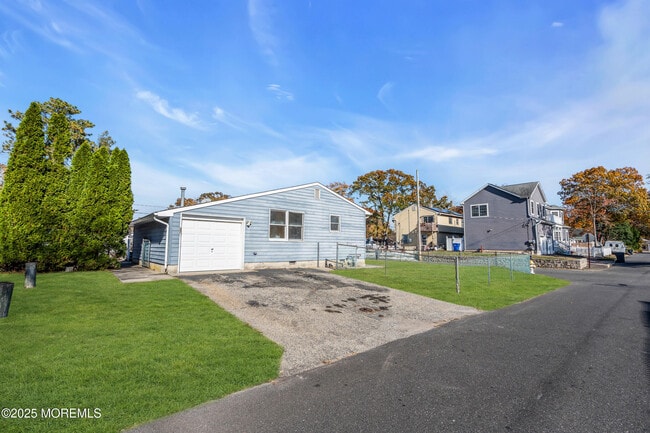 Building Photo - 526 Bradley Blvd