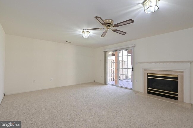 Building Photo - 7415 Gillingham Row