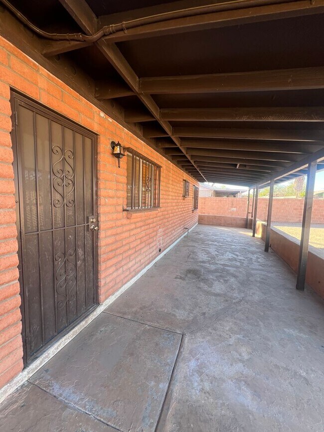 Building Photo - 3 Bedroom/ 2 Bath Home Near Mission & Valencia