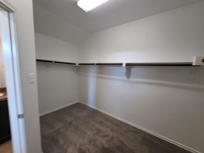 Building Photo - 7017 Mohegan Dr