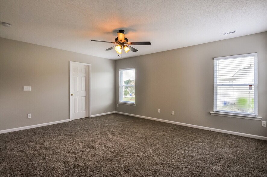 Building Photo - 7211 Great Laurel Dr