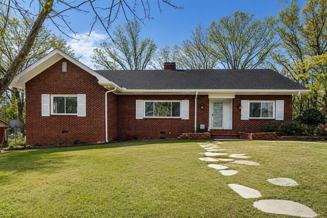 Building Photo - 118 Tanglewylde Dr