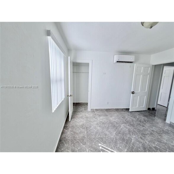 Building Photo - 11 Sidonia Ave