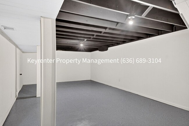 Building Photo - 5855 Pershing Ave