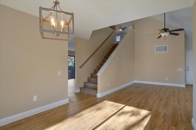 Building Photo - 970 Antelope Terrace