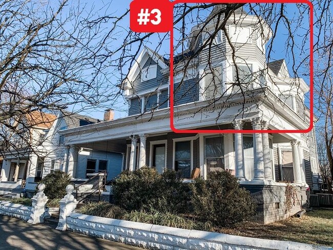 Building Photo - 1322 E Spring St