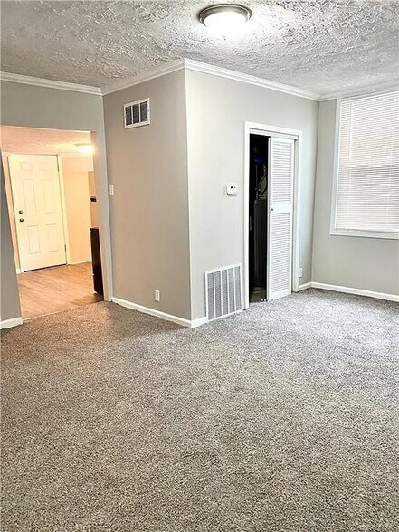 Building Photo - 605 9th Ave