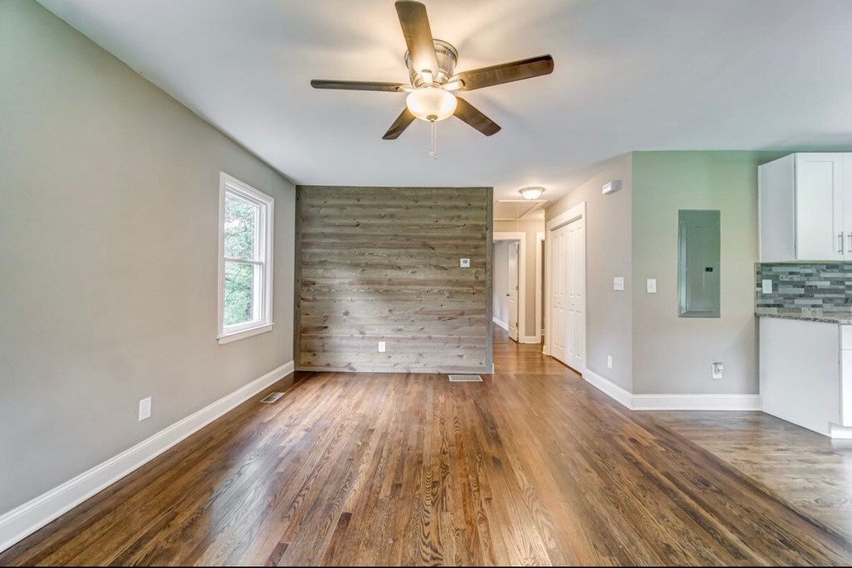 Building Photo - 1384 Westmont Rd SW