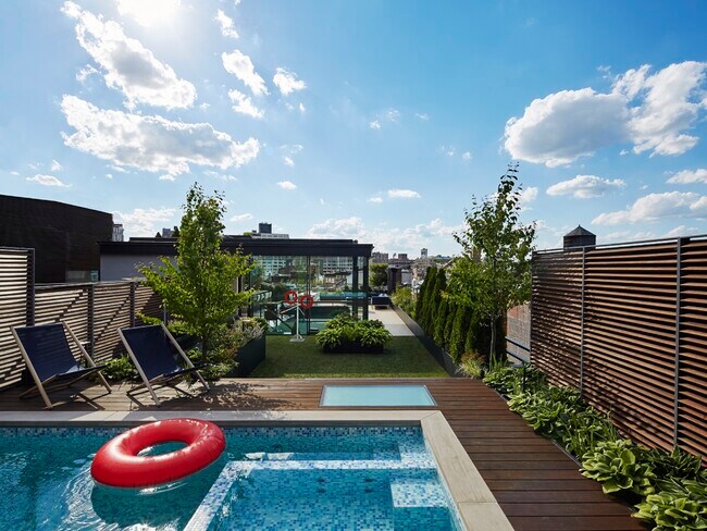 Building Photo - Prime SoHo - Stunning PH Loft with Roof