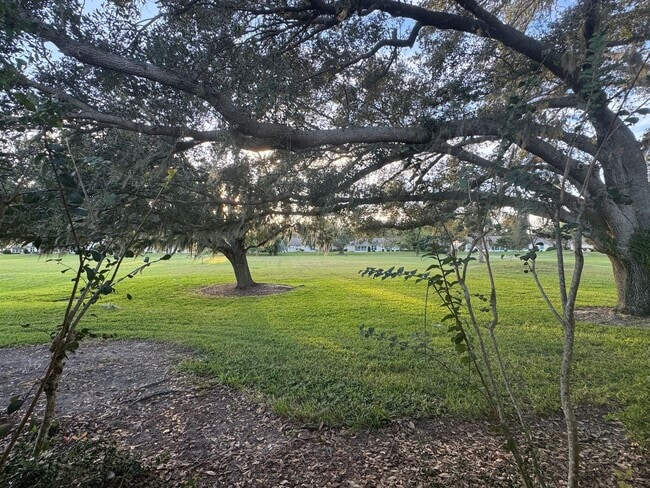 Building Photo - 3966 Oakhurst Blvd