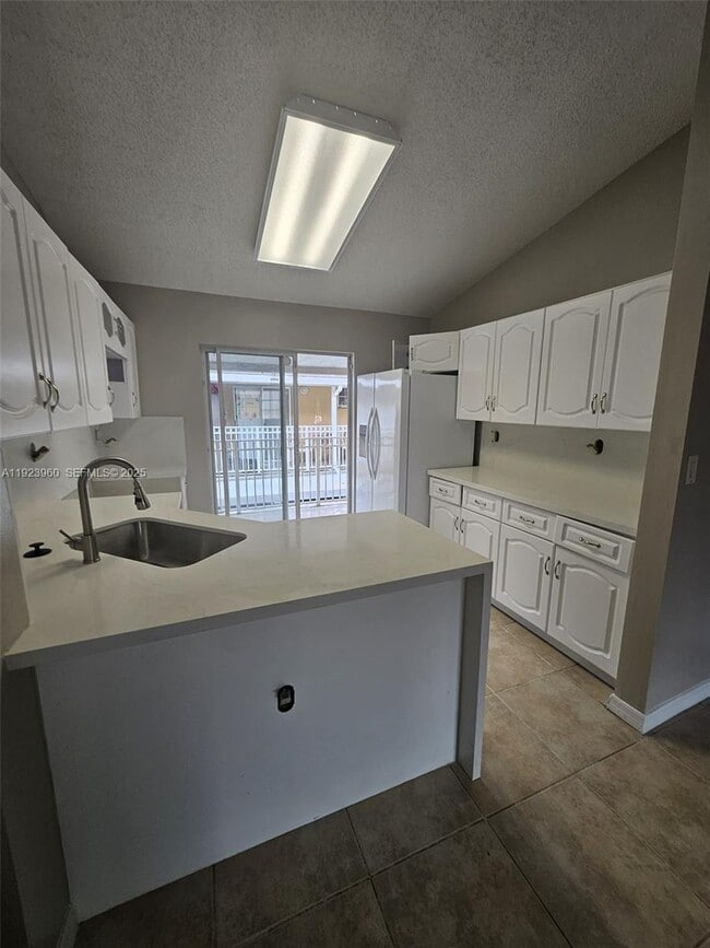 Building Photo - 2527 W 76th St