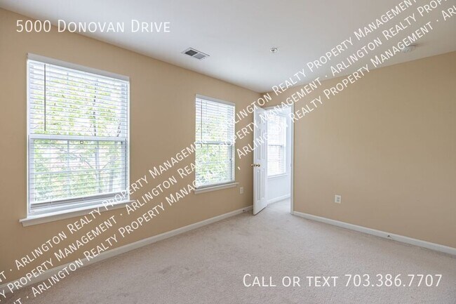 Building Photo - 5000 Donovan Dr