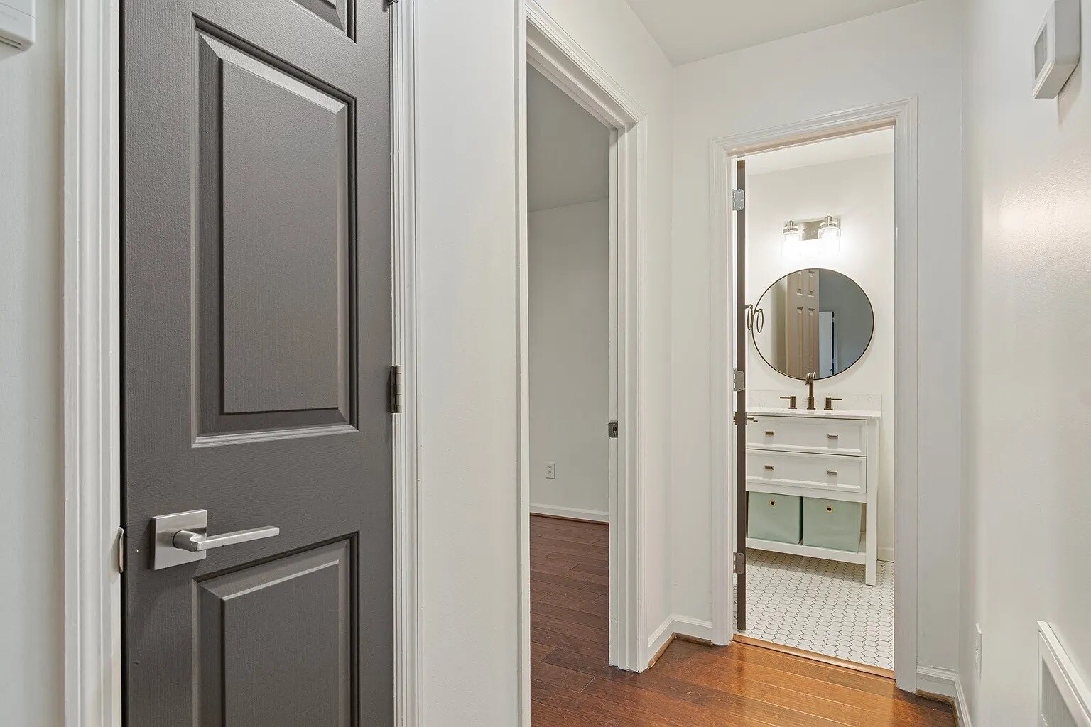 Building Photo - 723 Riverview Dr