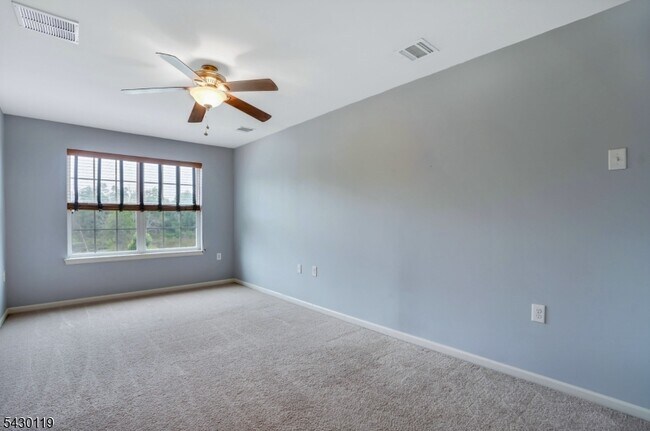 Building Photo - 512 Waterview Ct