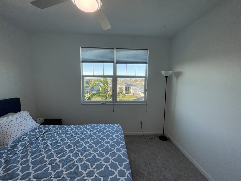 Building Photo - 11621 SW Lyra Dr