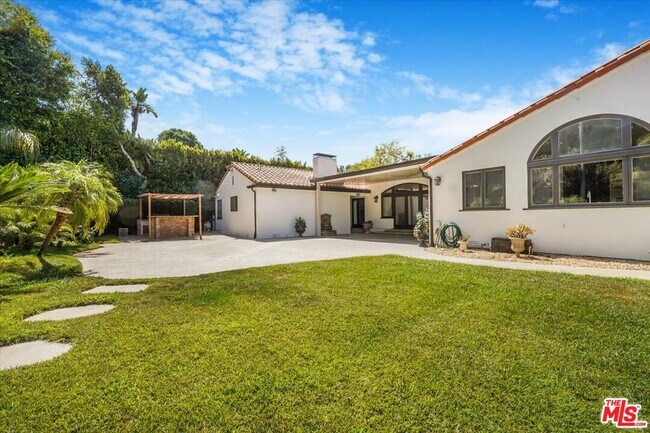Building Photo - 114 S Layton Dr