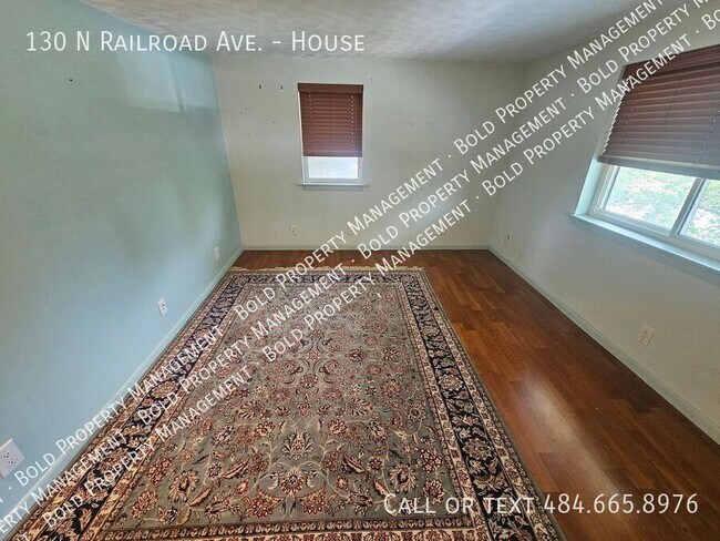 Building Photo - 130 N Railroad St