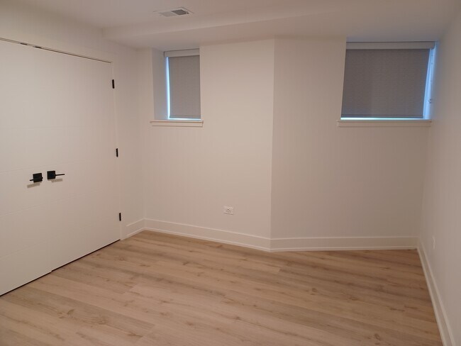 Building Photo - 5000 S Woodlawn Ave