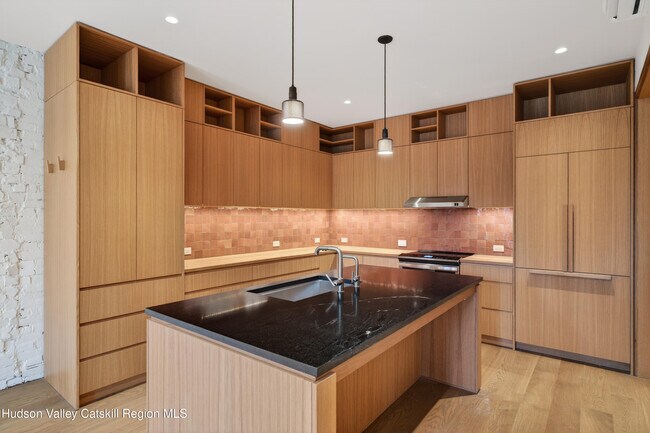 Building Photo - 316 Wall St