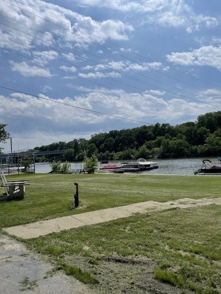 Building Photo - 6032 Park Ridge Rd