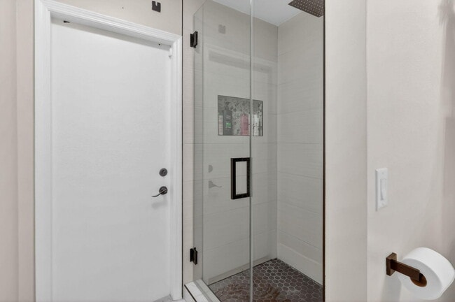 Building Photo - 481 SW Aster Rd