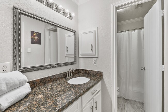 Building Photo - 416 Live Oak Ln