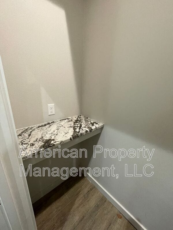 Building Photo - 311 N Choctaw Ave