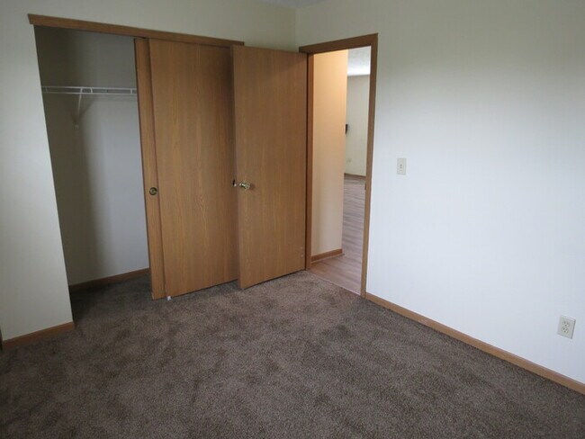 Building Photo - 1271 Caravel Dr
