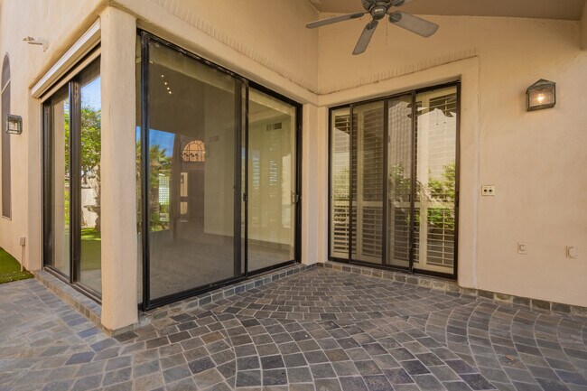 Building Photo - 10126 E Cochise Dr